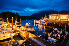  Tofino Resort + Marina  Тофино